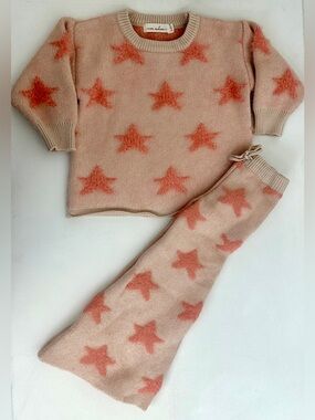 Nora Madison girl’s cozy lounge set.  knit fabric adorned fuzzy. Size 3-4T.